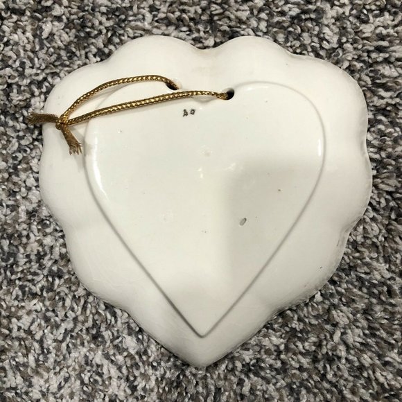 Heart Shaped Porcelain 5” Majolica Rose Wall Hanging - Picture 4 of 9